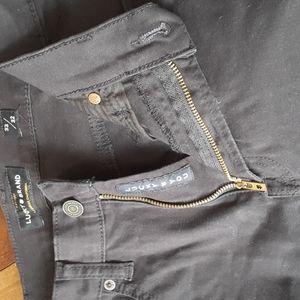 Lucky Brand slim fit chinos jeans cut.